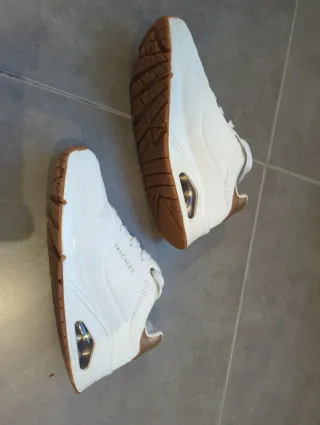 Zapatillas Skechers Niña Blancas y Doradas