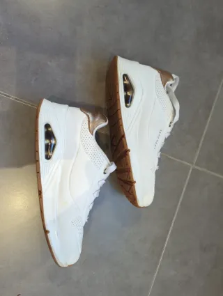 Zapatillas Skechers Niña Blancas y Doradas