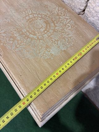 Mesilla antigua restaurada beige y dorado