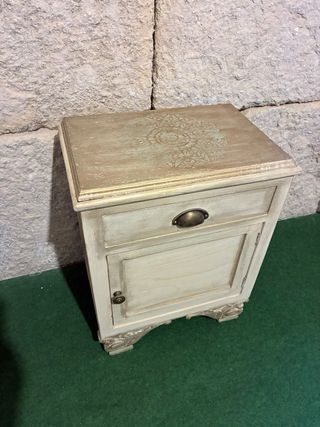 Mesilla antigua restaurada beige y dorado