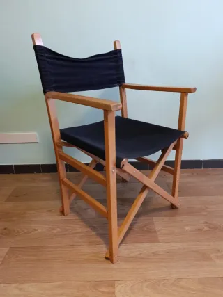 Silla plegable de madera con tela azul marino