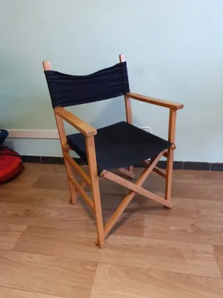 Silla plegable de madera con tela azul marino