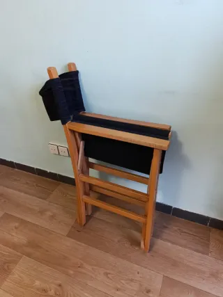 Silla plegable de madera con tela azul marino