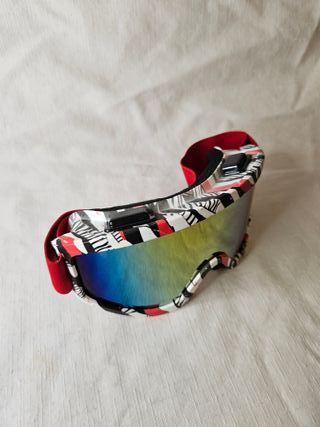 Gafas de esquí con diseño llamativo