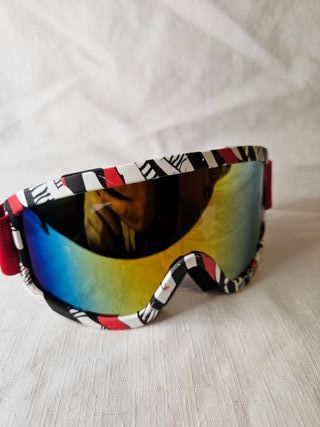 Gafas de esquí con diseño llamativo