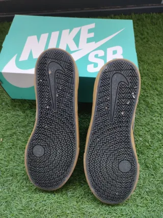 Zapatillas Nike SB Negras y Marrones