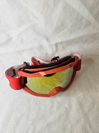 Gafas de esquí naranjas con lente espejo