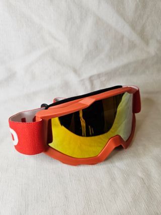Gafas de esquí naranjas con lente espejo