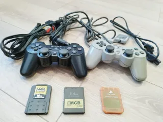 PlayStation 2 FAT Blanca+ 2 mandos y 3 Memory Card