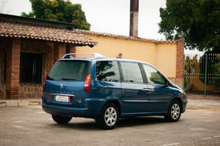 Peugeot 807 ST Pack 2.0 HDI 136