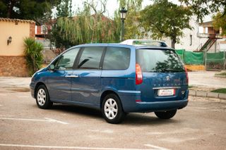 Peugeot 807 ST Pack 2.0 HDI 136