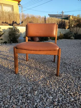 Sillón vintage madera y cuero sintético