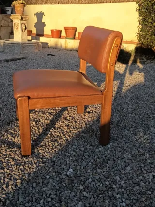 Sillón vintage madera y cuero sintético