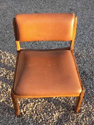 Sillón vintage madera y cuero sintético