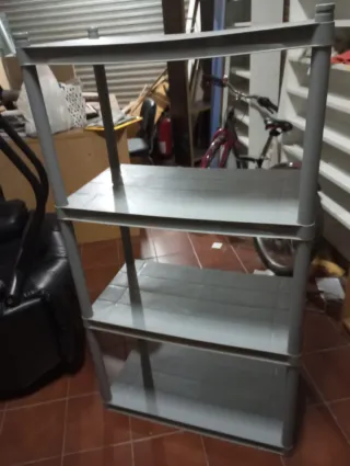 Estantería de plástico gris