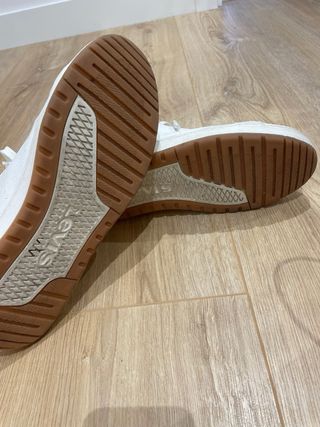 Tenis Levis Blancos