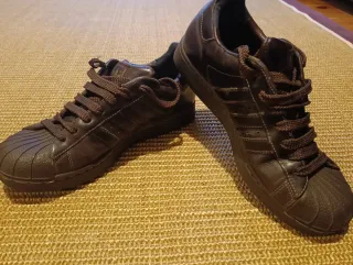 Zapatillas Adidas de cuero marrones