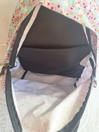 Mochila Eastpak floral azul y rosa