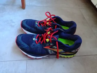 Zapatillas Deportivas Brooks Azul y Rojo