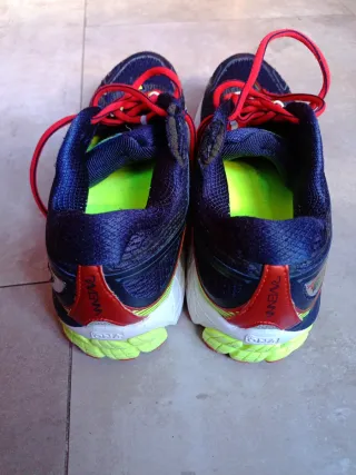 Zapatillas Deportivas Brooks Azul y Rojo