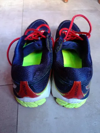 Zapatillas Deportivas Brooks Azul y Rojo