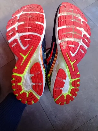 Zapatillas Deportivas Brooks Azul y Rojo