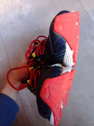 Zapatillas Deportivas Brooks Azul y Rojo