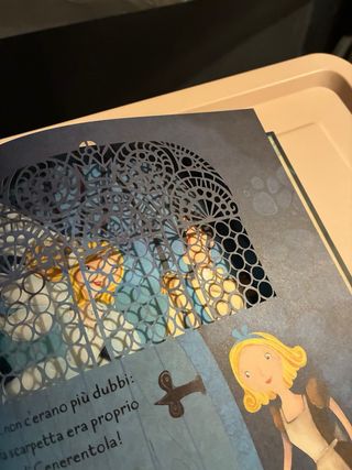 Libro nuovo Cenerentola Fiabe intagliate