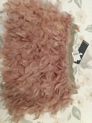 Falda Stradivarius plumas rosa XS