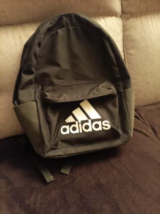 Mochila Adidas.