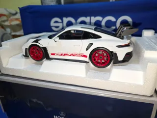 PORSCHE 911 992 GT3 RS NOREV  1:18