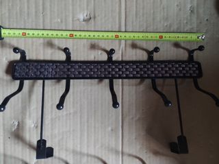 Percheros metálicos y madera