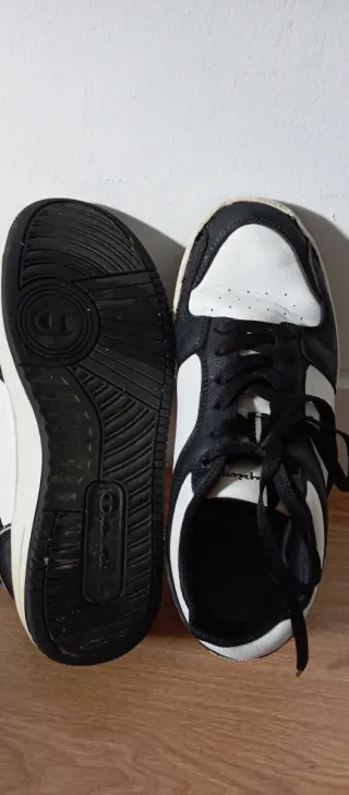 Deportivas Champion Negras y Blancas