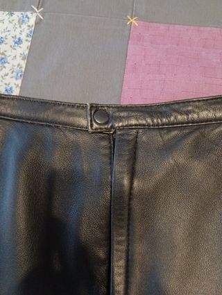 Falda de napa negra talla 38