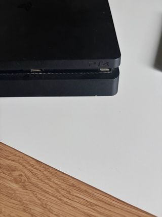 Consola PS4 Negra + 3 Juegos y mando
