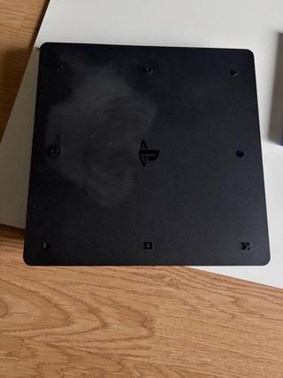 Consola PS4 Negra + 3 Juegos y mando