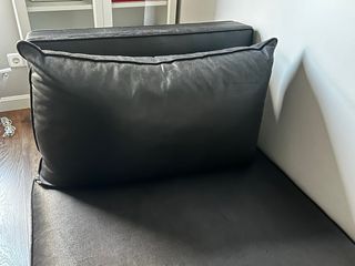 Diván de cuero negro