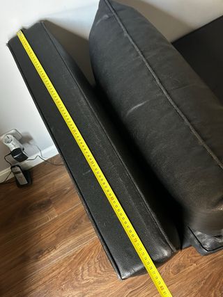 Diván de cuero negro