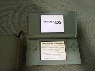 Nintendo DS Lite Blanca + Estuche + cargador