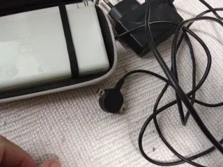 Nintendo DS Lite Blanca + Estuche + cargador