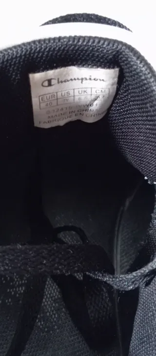 Deportivas Champion Negras y Blancas