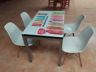 Mesa de bar con 4 sillas