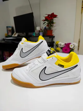 Nike Gato Futbol Sala Blancas y Amarillas