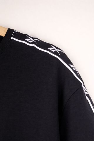 Camiseta Reebok negra logo mangas talla 2XL