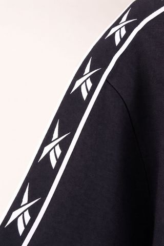 Camiseta Reebok negra logo mangas talla 2XL