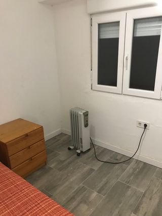 SE ALQUILA HABITACION EN NAQUERA