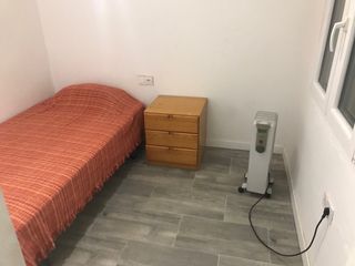 SE ALQUILA HABITACION EN NAQUERA