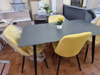 Mesa y 4 sillas
