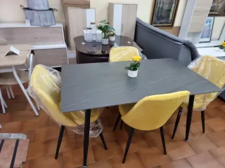 Mesa y 4 sillas