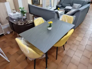Mesa y 4 sillas